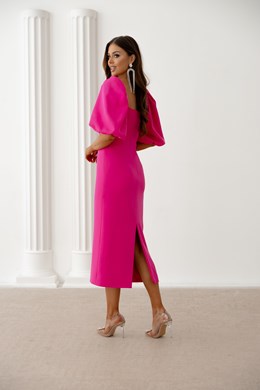Sukienka midi 3/4 rękawek dopasowana magenta