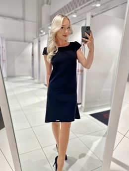 Sukienka krótka trapezowa guzik z tyłu czarny