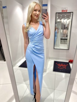 Sukienka długa dwa ramiona zakładana błękit