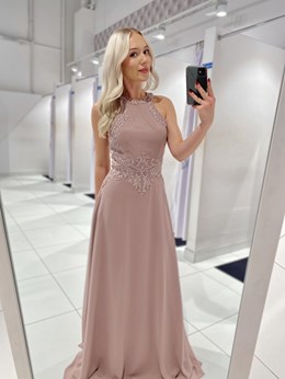 Sukienka długa zdobienie szyja kawa