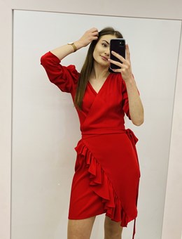 Sukienka krótka długi rękaw falbana pas czerwony