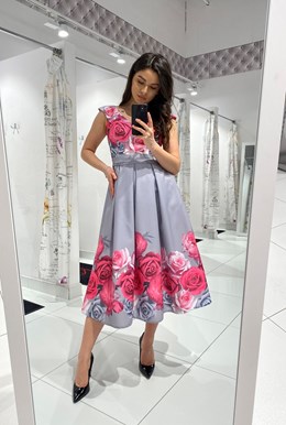 Sukienka midi rozkloszowana kwiaty szary