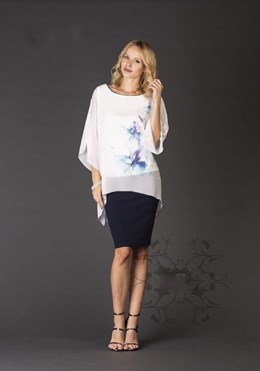 Sukienka krótka maskująca wzór kwiat biel/granat