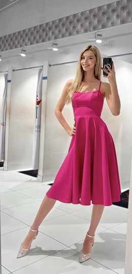 Sukienka midi ramiączka wiązanie magenta