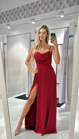 Sukienka długa rozkloszowana dekolt woda czerwień