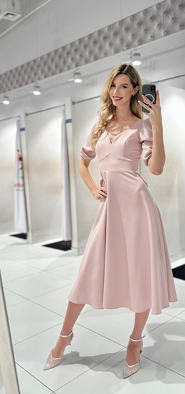 Sukienka midi rękawek 3/4 pas wiązanie puder róż