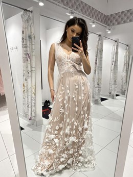 Sukienka długa zdobienie kwiaty biały/beż