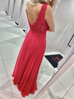 Sukienka długa koronkowa góra magenta