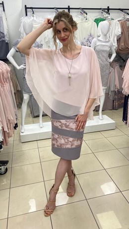 Sukienka krótka maskująca szyfon róż/popiel