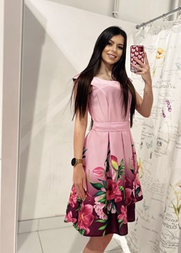 Sukienka krótka klosz kwiaty dół ciemny róż