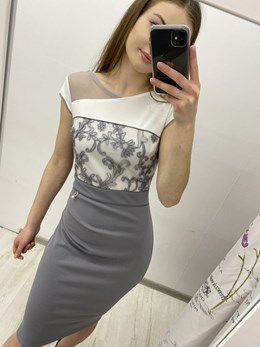Sukienka krótka dopasowana koronka przód szary