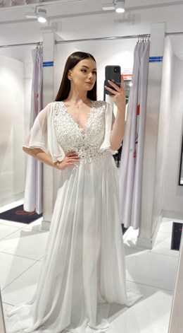 Sukienka długa zdobiona góra rękawek biel