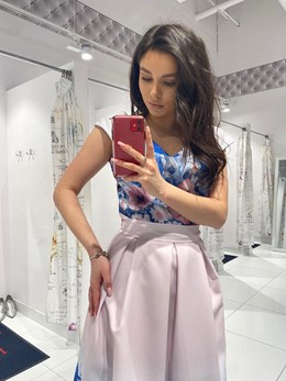 Sukienka midi rozkloszowana kwiaty jasny róż