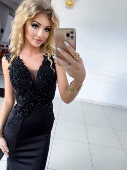 Sukienka długa dopasowana zdobienie przód czarny