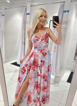Sukienka długa wiązanie plecy kwiaty błękit/fuksja