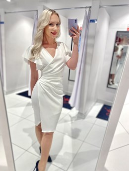 Sukienka krótka dopasowana falbana rękaw biel