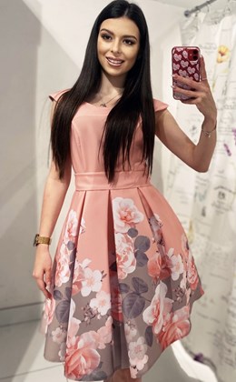 Sukienka krótka rozkloszowana kwiaty brzoskwinia