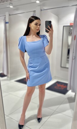 Sukienka krótka rękawek prosty dekolt błękit